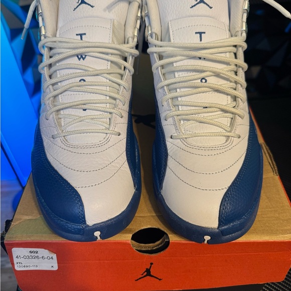 Jordan 12 - Picture 2 of 12